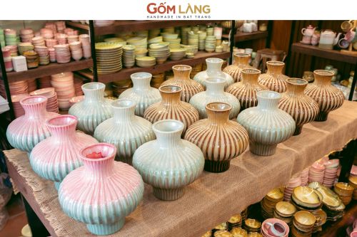 Bí Quyết Chọn Bình Hoa Trang Trí Cực Chuẩn: Vì Sao Bình Dáng Chuông Men Hỏa Biến Lại Gây Sốt?